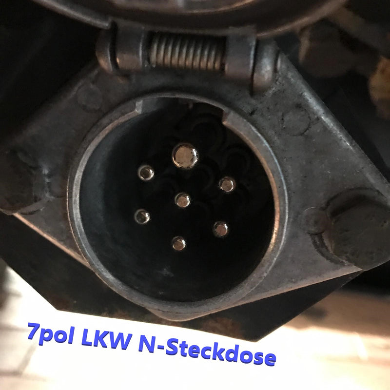 Spannungsreduzierer 24V 7pol N - LKW Dose auf 12V 7pol Stecker 1018007